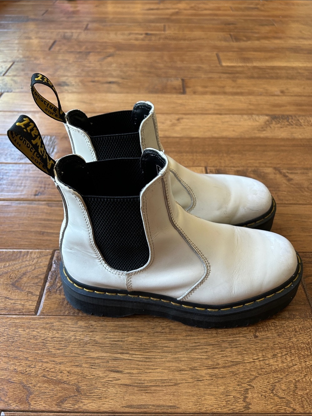 Dr. Martens Docs 2976 Quad Smooth Leather Platform Chelsea Boots White Size 10